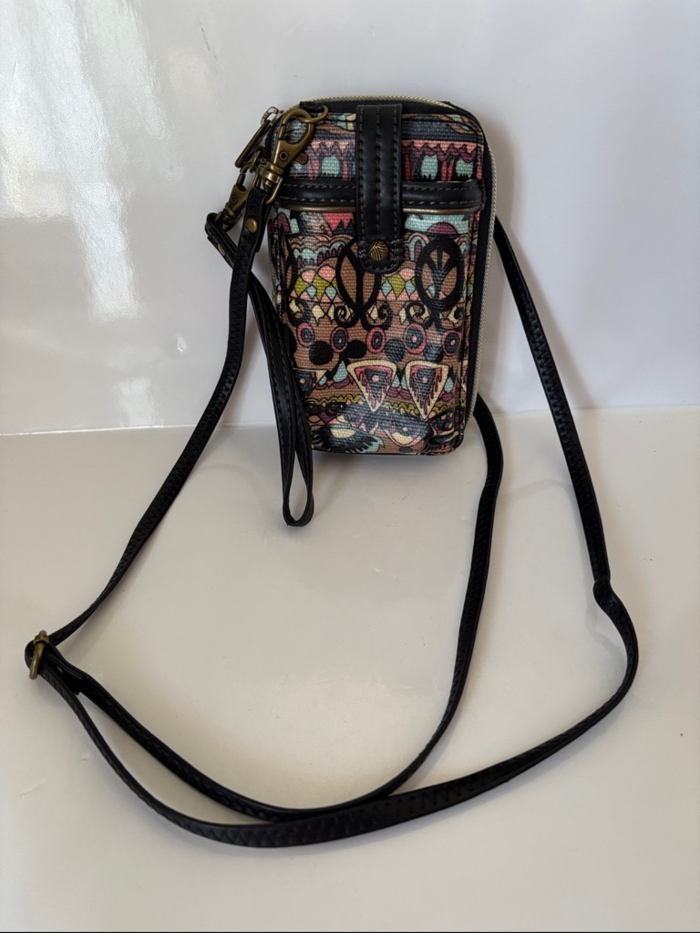 Sakroots Patterned Crossbody Phone Bag in Black Trim